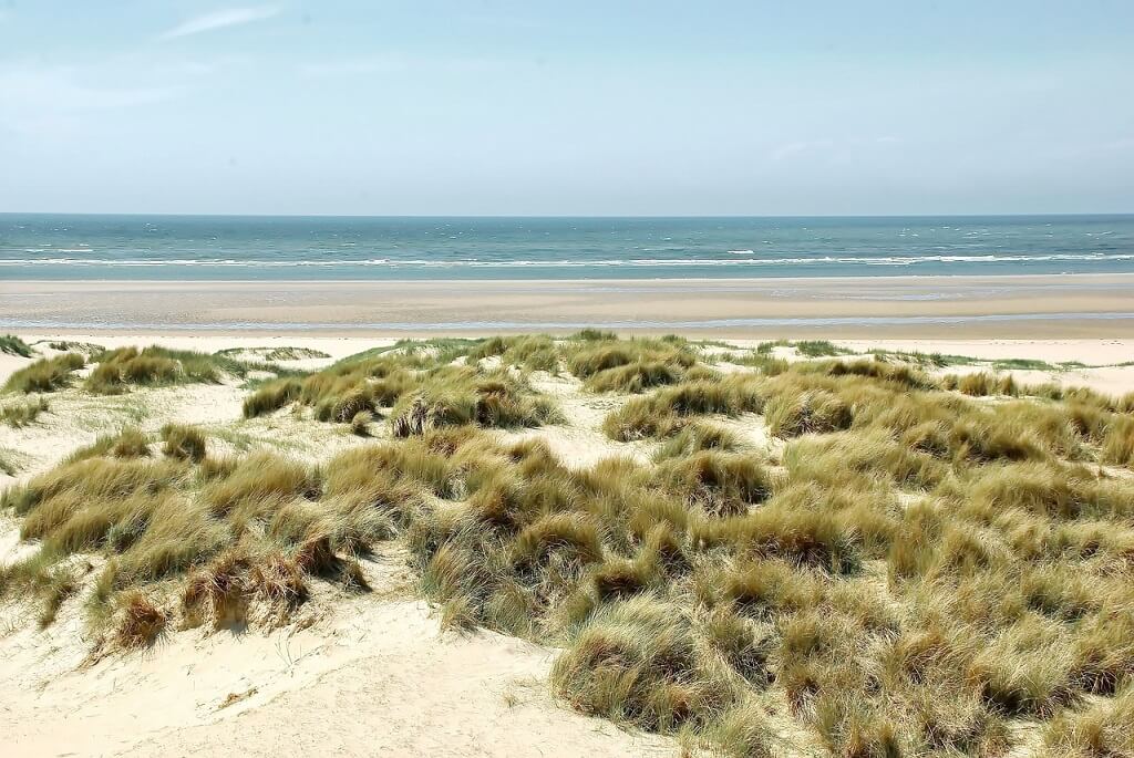 beaches in France close to Paris, Le Touquet sandy beach and sand dunes